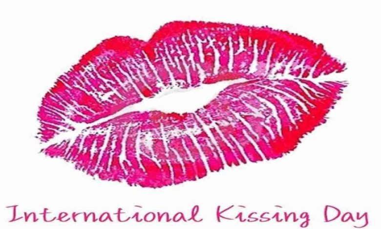 International Kissing Day 2022